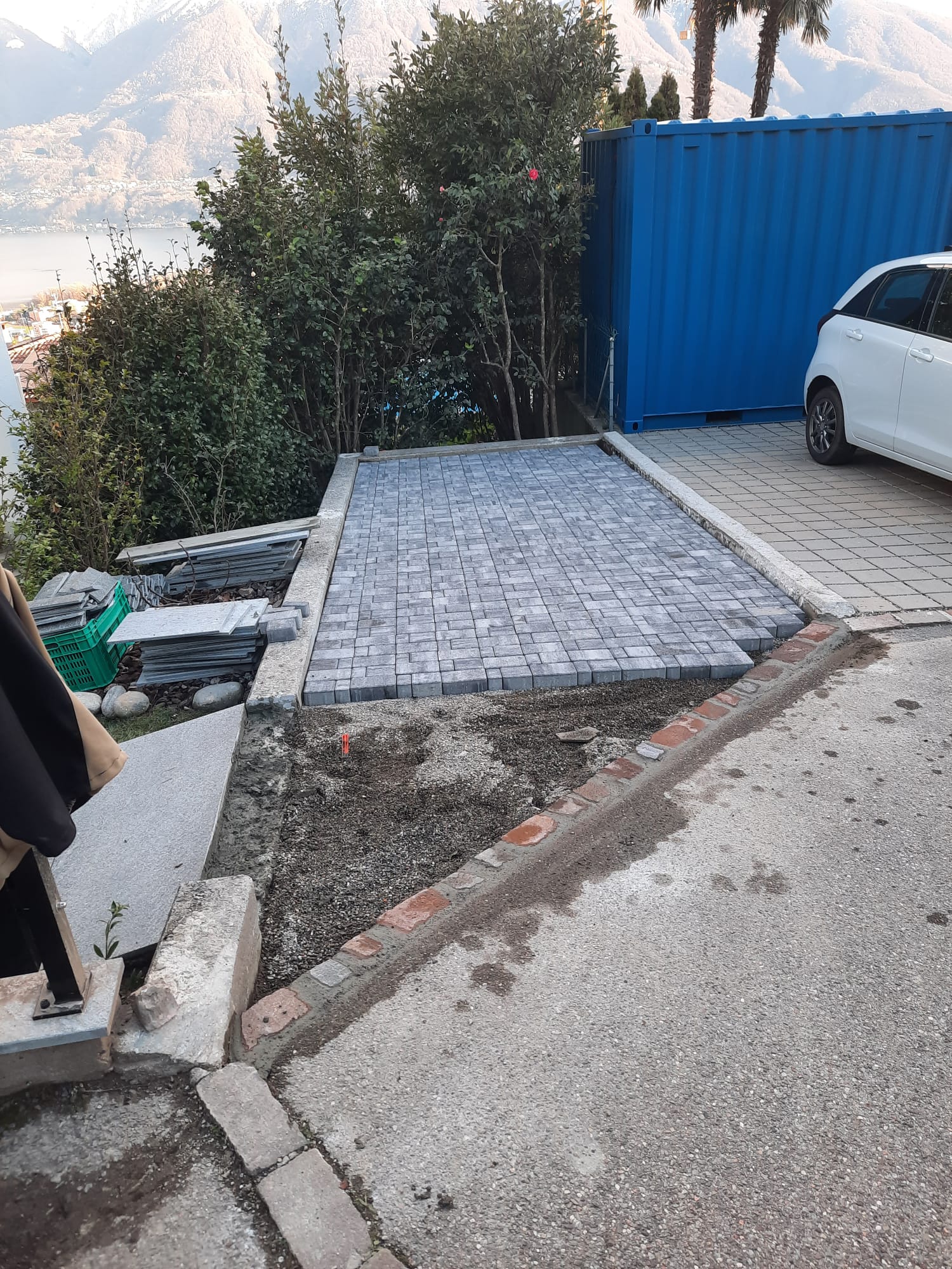 Pavimentazione per posteggio Pavimentazione per posteggio — Pavimentazioni, opera Nikola Giardini e Figli in Ticino